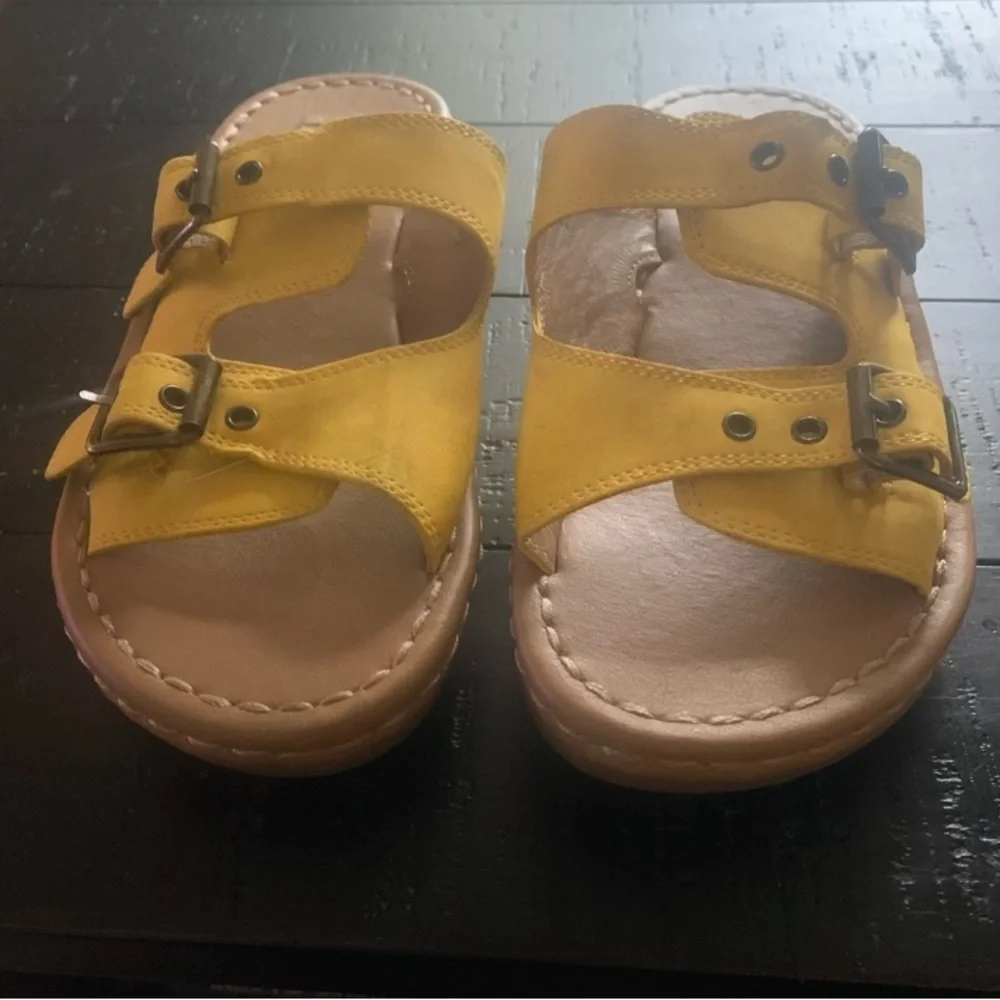 Excellent Preowned Condition Dolce Sandals Size 6.5.